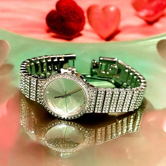 QRTZ All Silver Ladies watch w/Iced CZ stones - Picture 1 of 5
